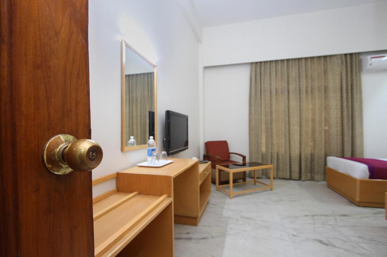 Oyo 5345 Hotel Sai Rennaissance Bangalore Buitenkant foto